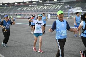BIB: 45795, 10522, 14145
                            <button type="button" onclick="openModal(10714512)" class="btn btn-primary btn-sm float-right btn-popup" data-toggle="modal" data-target=".modal-high-quality">
                        <i class="fas fa-shopping-cart"></i> Add to Cart
                    </button>
                                            <button type="button" onclick="isThisMe(10714512, true)" class="btn btn-success btn-sm float-right btn-popup btn-isme hidden" data-toggle="tooltip" data-placement="bottom" title="นี่คือรูปของคุณใช่ไหม คลิกที่นี่เพื่อเอาเข้าอัลบั้ม">
                        <i class="fas fa-plus"></i> Add to album
                    </button>
                    <button type="button" onclick="isThisMe(10714512, false)" class="btn btn-warning btn-sm float-right btn-popup btn-isnotme hidden">
                        <i class="fas fa-ban"></i> Remove from album
                    </button>